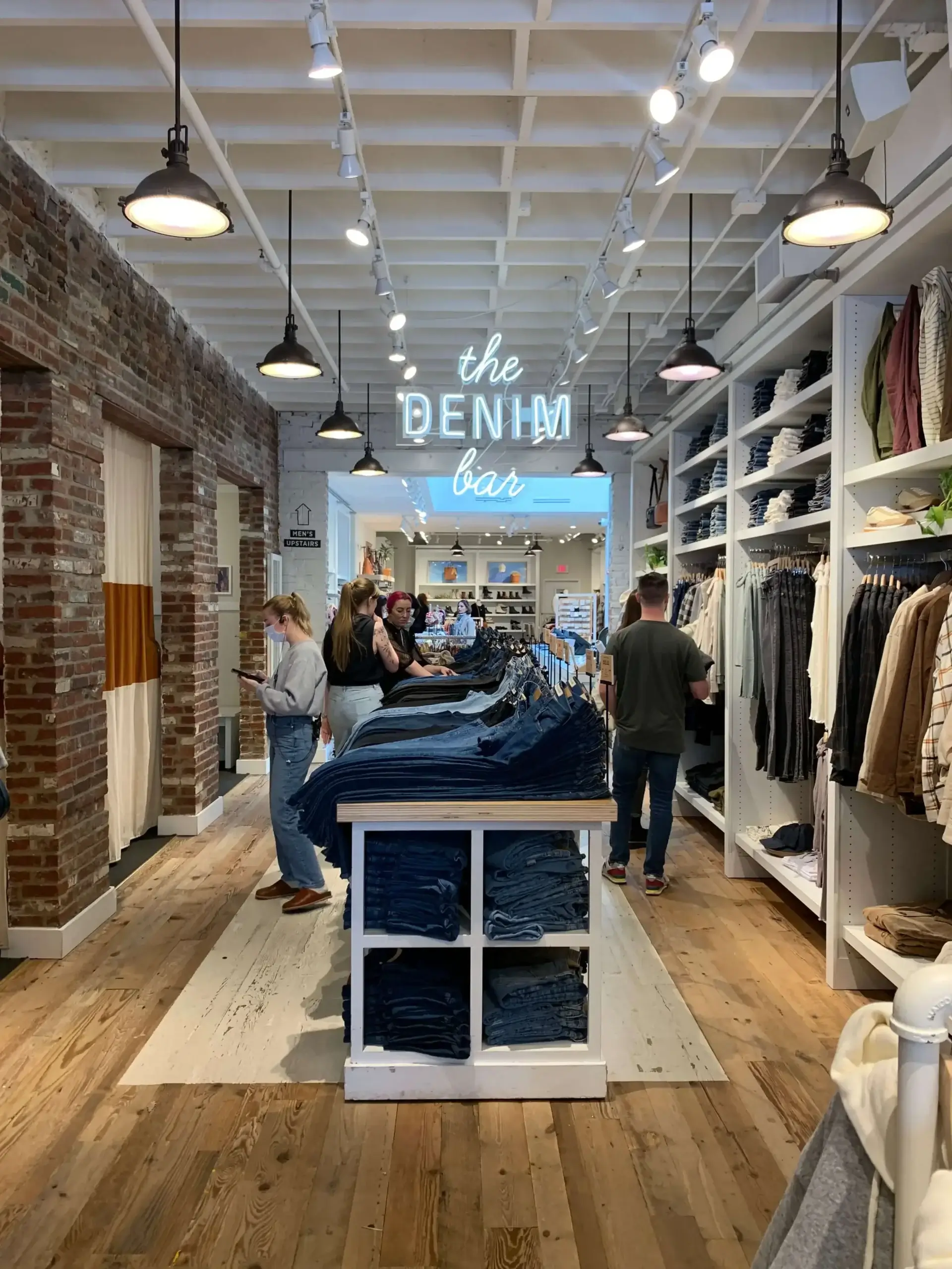 Best Alternatives to Everlane: Affordable Luxury and Minimalist Style