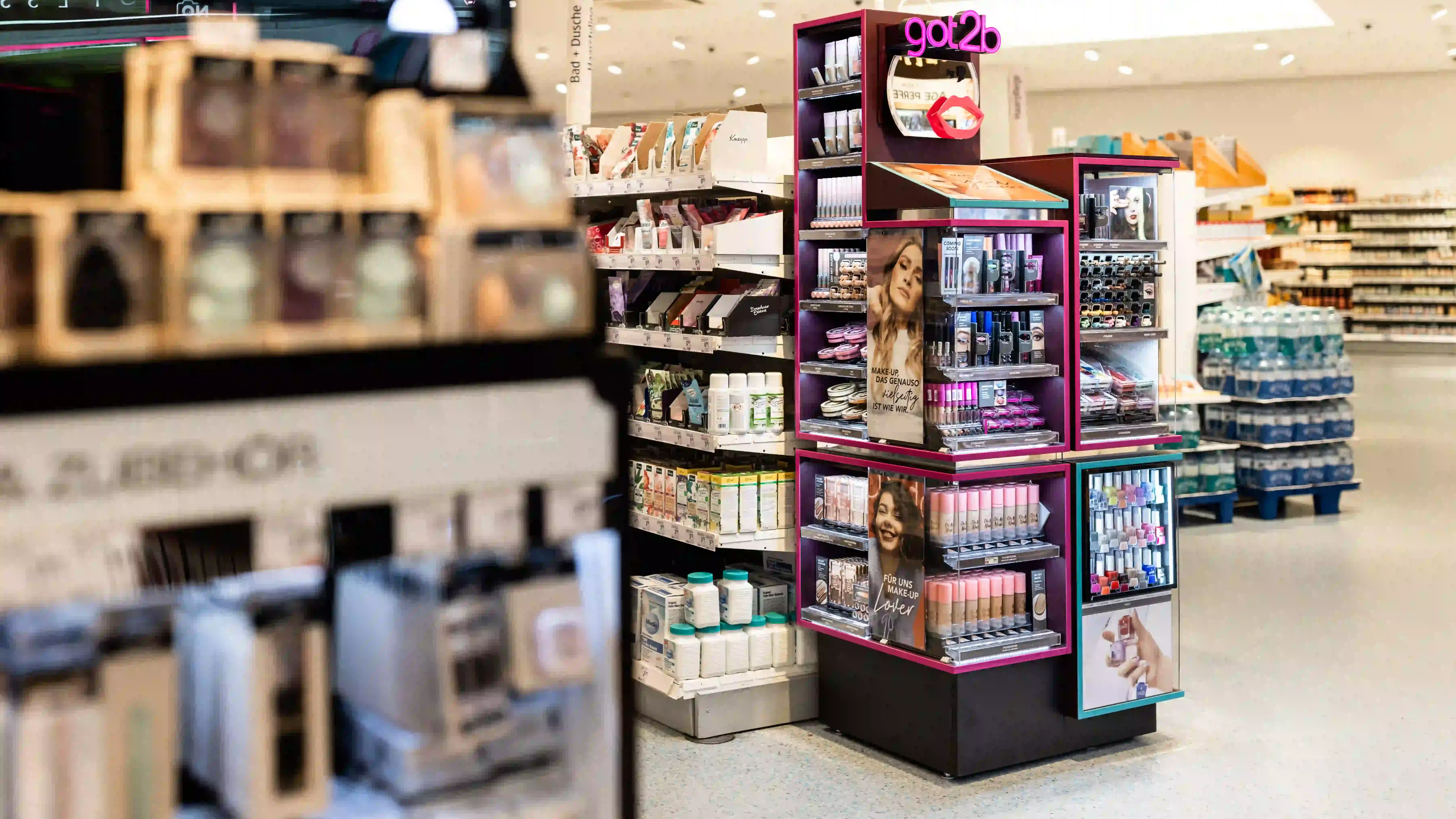 Best Cosmetic Display Stands for Retail: Maximize Your Store's Appeal