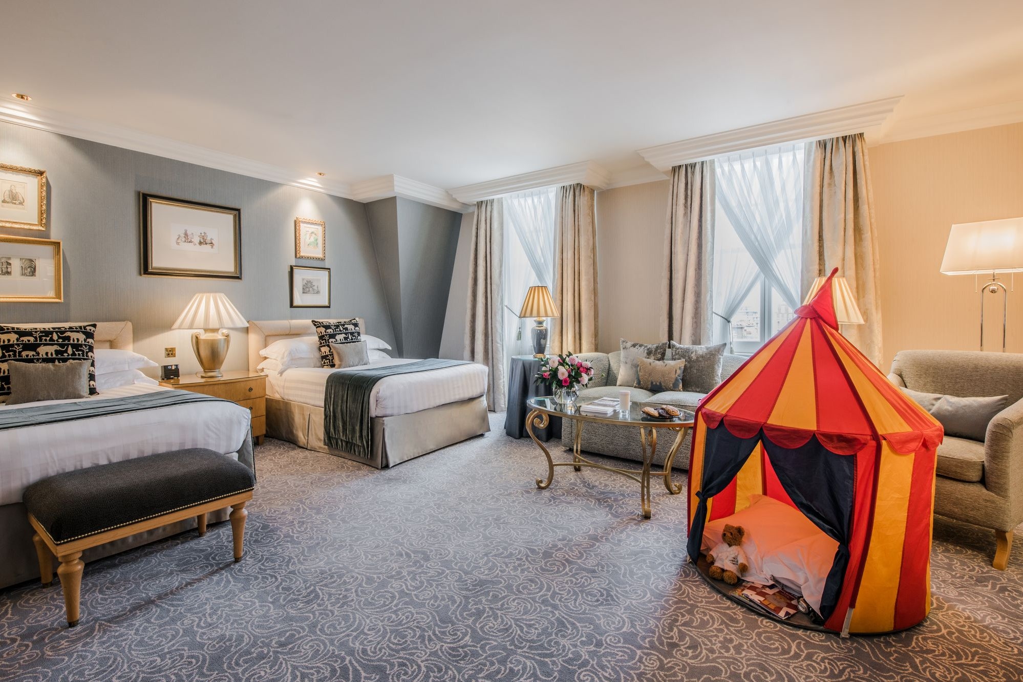 Top Hotels in London with Two Queen Beds for Families and Groups