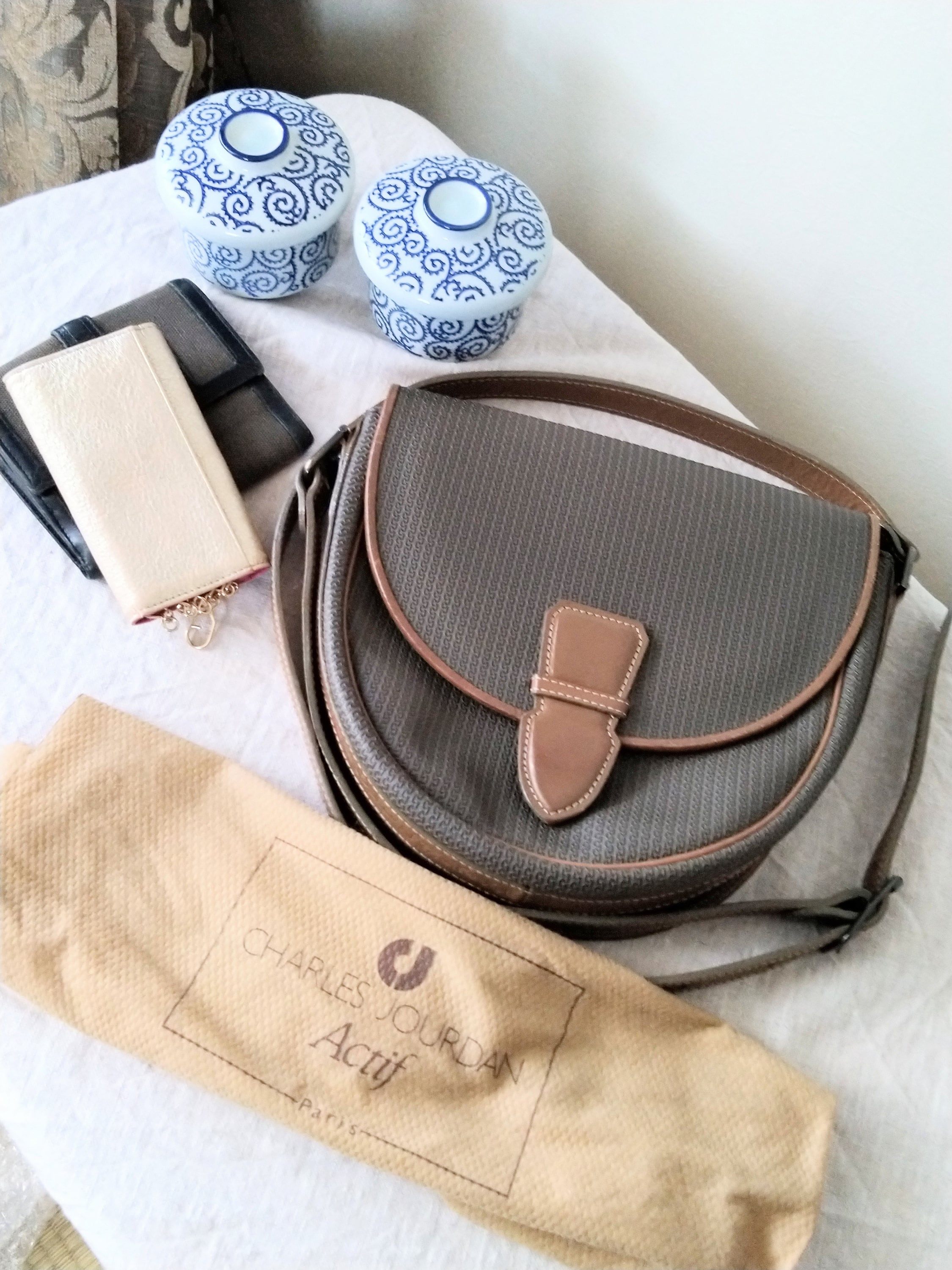 Handbags Charles Jourdan: A Guide to the Different Types and Collections